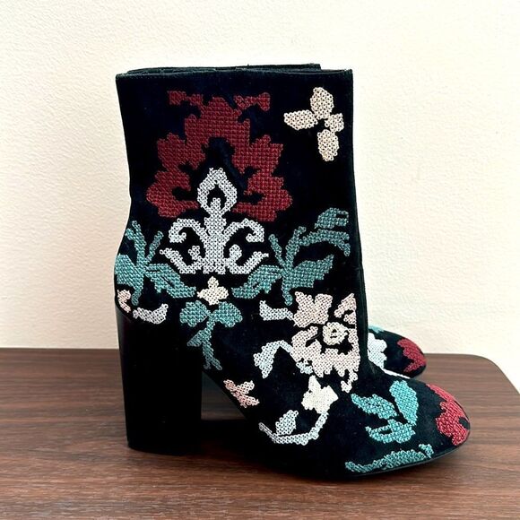 Rebecca Minkoff Bojana Embroidered Black Suede Boots Sz 9.5 - Picture 5 of 15